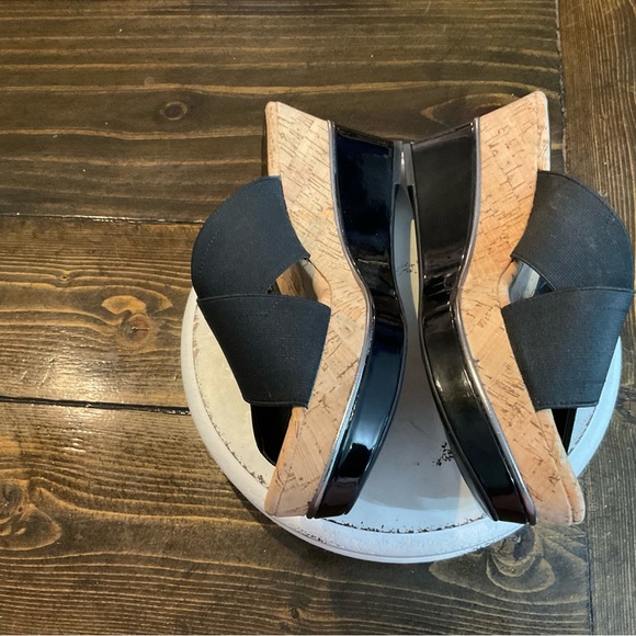 Donald J. Pliner Black and Tan Women's Sandals - Picture 2 of 6